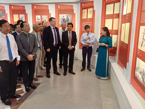 Hà Nội: Trưng bày chuyên đề giới thiệu 156 hình tượng chân dung Lãnh tụ Lenin