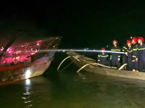 Thành phố Huế: Cháy tàu cá tại phường Thuận An, thiêu rụi hoàn toàn trong đêm