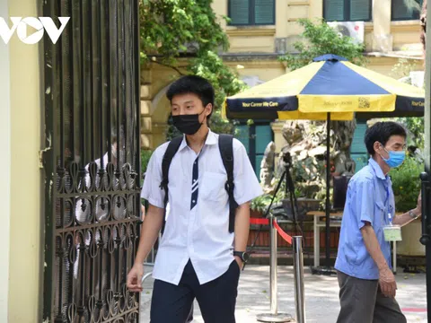 Thí sinh Hà Nội bật khóc trong phòng thi vì “lệch tủ” môn Ngữ văn