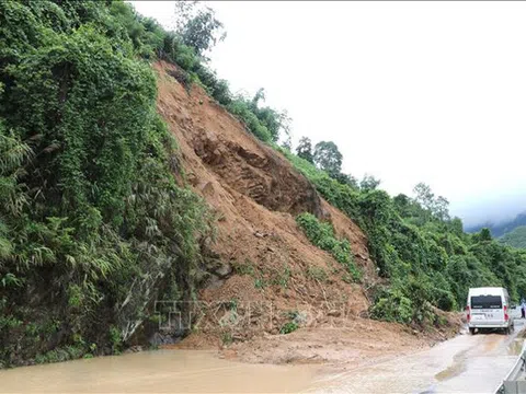 Vùng núi Bắc Bộ, Tây Nguyên mưa dông rải rác, đề phòng sạt lở đất