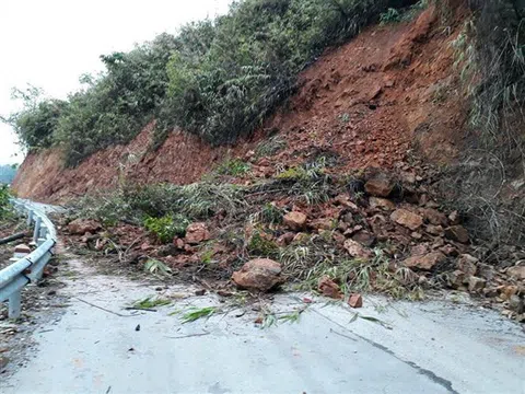 Mưa bao trùm nhiều khu vực cả nước, vùng núi Bắc Bộ đề phòng lũ quét, sạt lở đất, Tây Nguyên - Nam Bộ có khả năng xảy ra lốc, sét và gió giật mạnh