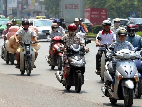 Nắng nóng bao trùm nhiều khu vực trên cả nước, chiều tối và đêm mưa giông nhiều nơi