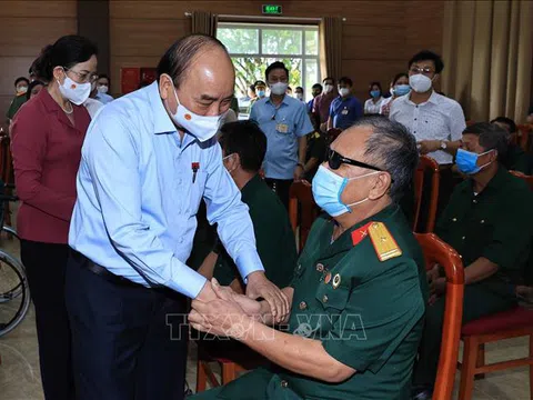 Chủ tịch nước Nguyễn Xuân Phúc thăm, tặng quà thương binh, gia đình liệt sĩ tại Hà Nam
