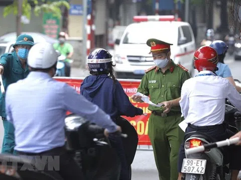 Hà Nội điều chỉnh việc kiểm tra giấy đi đường