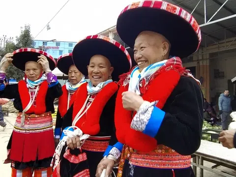 Cao Bằng: Độc đáo trang phục truyền thống của người Dao đỏ