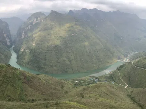 Hà Giang: Du lịch mạo hiểm trên sông Nho Quế, hẻm Tu Sản thu hút du khách