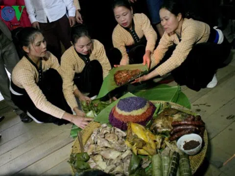 Tục dọn gian thờ cuối năm của người Thái Tây Bắc