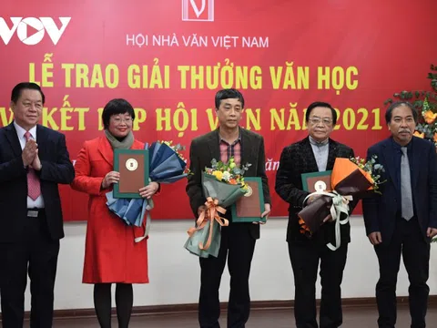 Trao giải thưởng Hội nhà văn Việt Nam và và kết nạp hội viên năm 2021