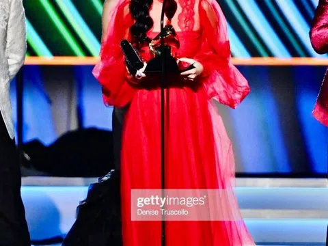 Ca sĩ gốc Việt Sangeeta Kaur giành giải thưởng Grammy 2022