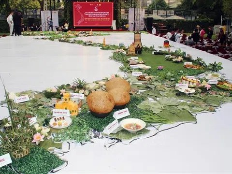 Mô hình bản đồ ẩm thực Việt Nam từ món ăn, đặc sản của 63 tỉnh, thành phố