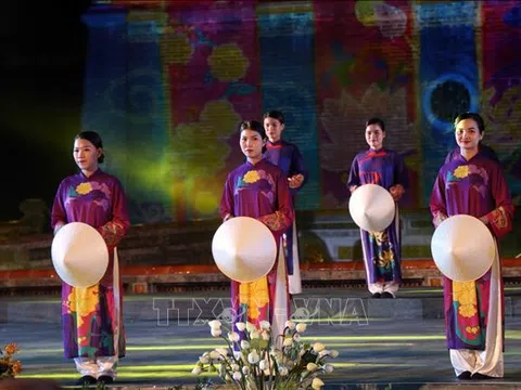 Lung linh sắc màu đêm khai màn Tuần lễ Festival Huế 2022: “Di sản văn hóa với hội nhập và phát triển”