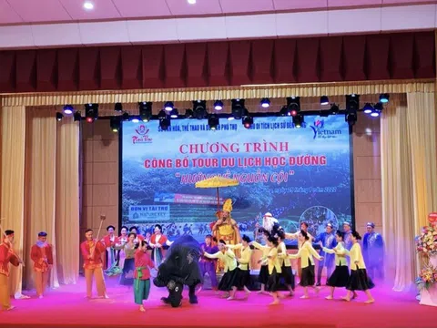 Du lịch học đường “Hướng về cội nguồn cội”