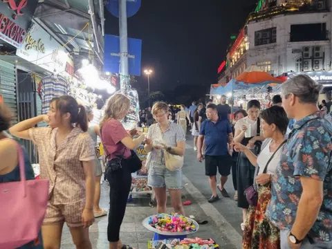 Phát triển du lịch đêm Hà Nội:  Sản phẩm nghèo nàn, chưa hấp dẫn