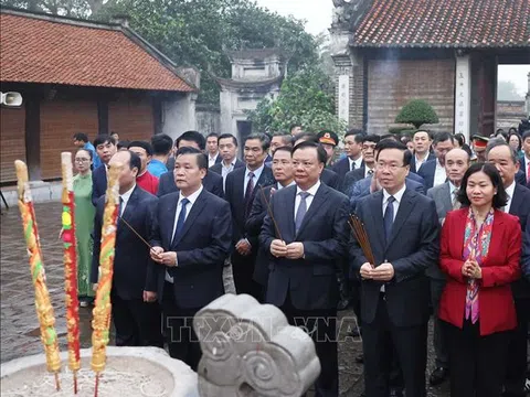 Chủ tịch nước Võ Văn Thưởng dâng hương tưởng niệm, tri ân Đức vua An Dương Vương tại di tích Cổ Loa (Hà Nội)