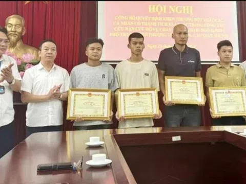 Hà Nội: Quận Cầu Giấy khen thưởng 4 công dân dũng cảm cứu người trong vụ cháy ở phố Trung Kính