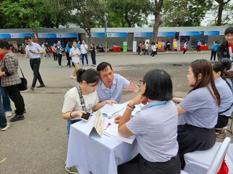 Hà Nội tổ chức các phiên giao dịch việc làm lưu động định hướng nghề nghiệp cho học sinh