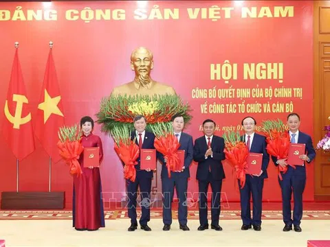 Công bố Quyết định của Bộ Chính trị về công tác tổ chức và cán bộ của 5 cơ quan
