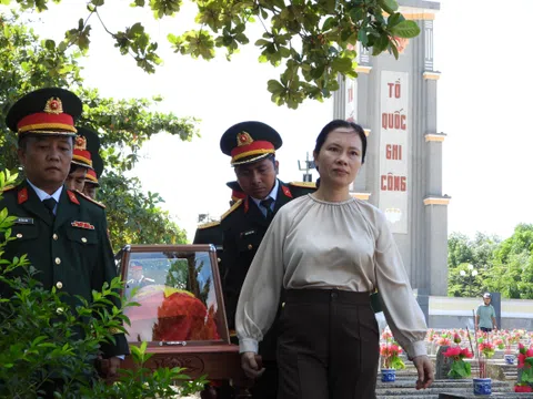 Quảng Trị: Linh thiêng Lễ truy điệu và an táng hài cốt liệt sĩ nhân kỷ niệm 78 năm ngày Thương binh - Liệt sĩ