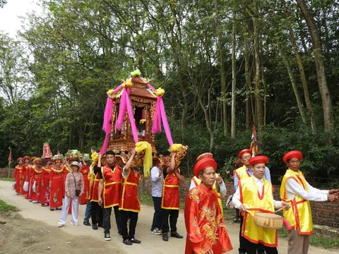 Giao lưu thực hành tín ngưỡng thờ Mẫu tại Phủ Suối: Lan tỏa giá trị văn hóa tâm linh xứ Thanh