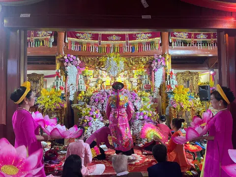 Giữ mạch nguồn thờ Mẫu - Hành trình nối lại sợi dây truyền thừa