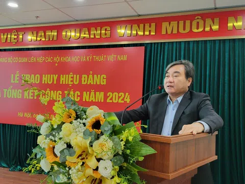 Đảng ủy cơ quan LHHVN trao huy hiệu Đảng, tổng kết công tác năm 2024