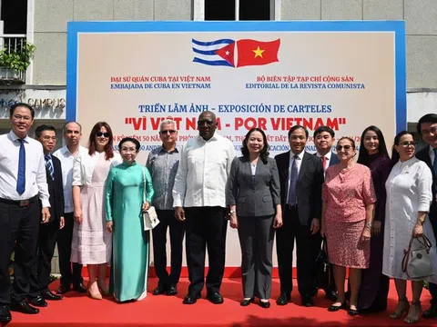Triển lãm ảnh "Vì Việt Nam" thắt chặt tình hữu nghị Việt Nam - Cuba