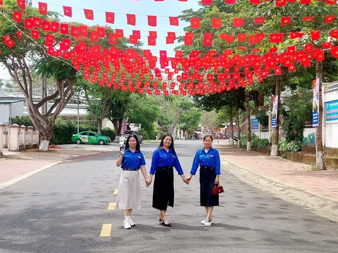 Thành phố Bảo Lộc rực rỡ cờ hoa chào mừng 50 năm Ngày Giải phóng miền Nam, thống nhất đất nước