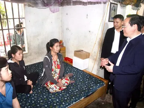 Huyện Qùy Hợp (Nghệ An): Bàn giao nhà “Đại Đoàn kết” cho gia đình bà Vũ Thị Quy