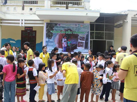 “Cùng em đến trường” - Hành trình yêu thương về với điểm trường Phú Túc