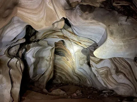 Hang Da Báo - Vẻ đẹp hoang sơ, kỳ bí “độc nhất vô nhị” nơi vùng biên Mường Lát