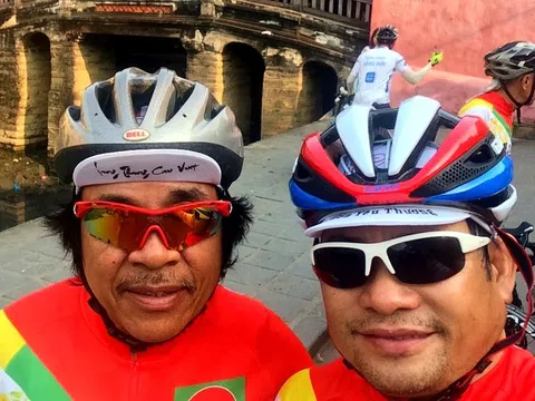 Cụ ông U80 và hành trình đạp xe gần bốn vòng quanh Trái Đất