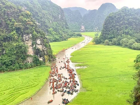 Hơn 485.000 lượt du khách đến với Tuần Du lịch Ninh Bình