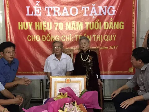 “Thầy Tiễn” - Người thầy làng và người cha mẫu mực