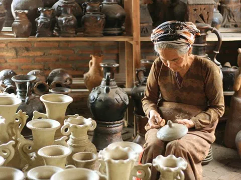 Làng gốm Chăm Bình Đức - Nơi lưu giữ hồn cốt văn hóa Chăm