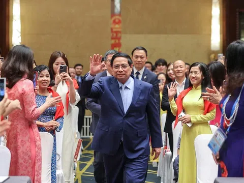 Thủ tướng chia sẻ với kiều bào tại Trung Quốc về không khí, tinh thần Quốc khánh trong nước