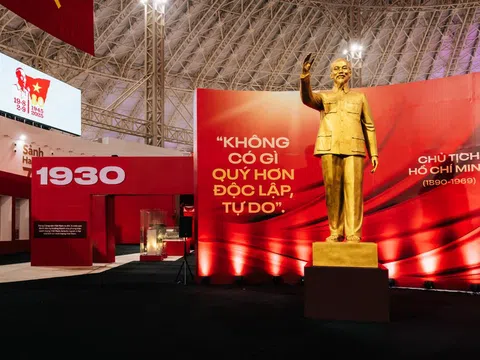 Triển lãm “95 năm Cờ Đảng soi đường”: Hành trình lịch sử qua những dấu son bất diệt