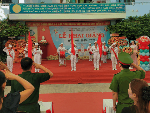 Đà Nẵng: Học sinh nô nức đến trường khai giảng năm học mới