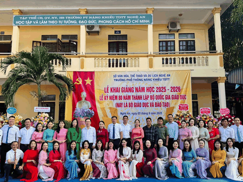 Hơn 945.000 học sinh Nghệ An bước vào năm học mới