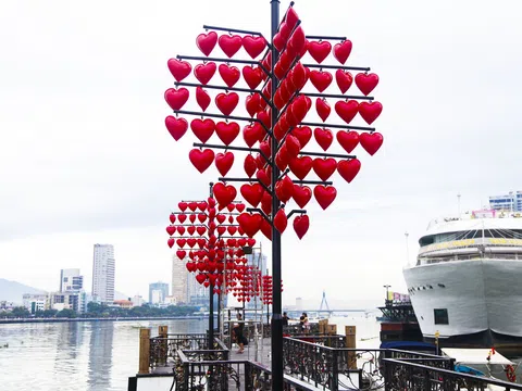 Ổ khóa tình yêu trên sông Hàn: Biểu tượng lãng mạn của Đà Nẵng