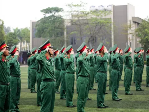 Ngày con khoác ba lô vào trường quân đội