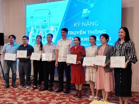 40 nhà báo Khánh Hòa nhận chứng nhận bồi dưỡng kỹ năng truyền thông số