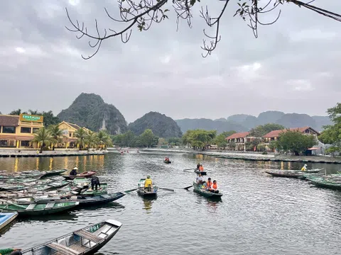 Cuối tuần rong chơi trên đất cố đô Hoa Lư