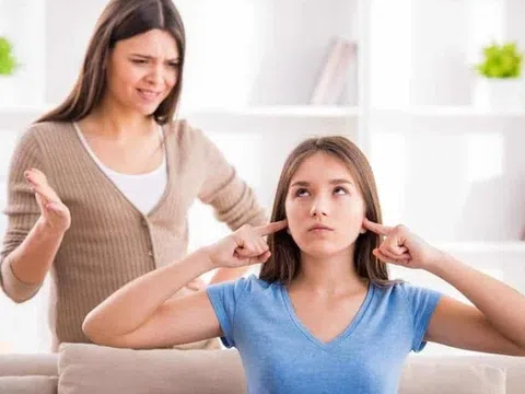 Nói chuyện tình yêu với con trẻ, không phải là “vẽ đường cho hươu chạy”