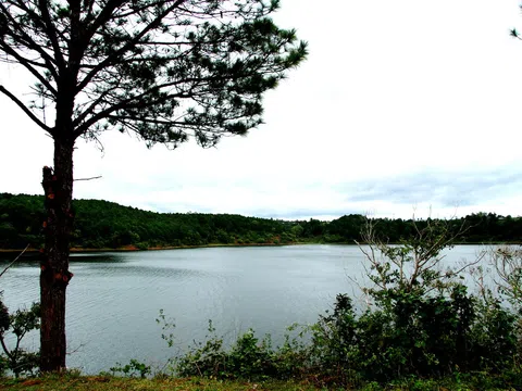 Lộng lẫy hồ T’Nưng