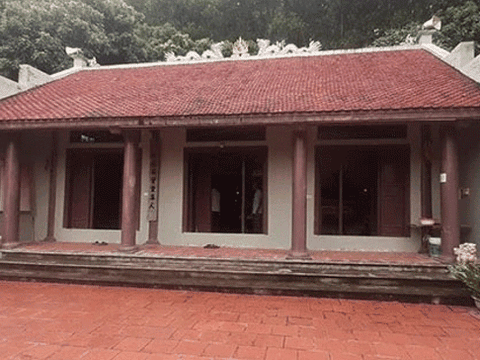 “Bàn thờ thiêng” - Đền thờ Trình Minh, làng Ngọc Chuế