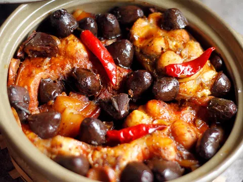 “Đưa cơm” với món trám kho ngày lạnh trời