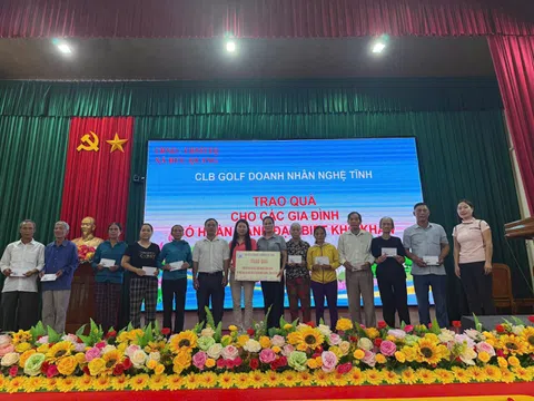CLB Golf Doanh nhân Nghệ Tĩnh ủng hộ gần 500 triệu đồng giúp bà con vùng lũ Nghệ An - Hà Tĩnh
