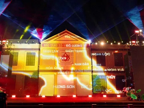 “Lửa Xô viết” - Bản hòa ca ánh sáng và niềm tự hào xứ Nghệ