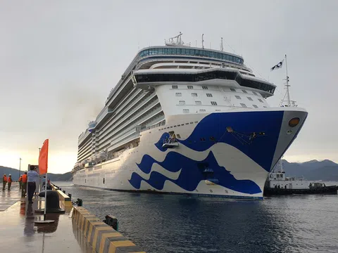 Khánh Hòa đón siêu tàu du lịch Discovery Princess với hơn 1.200 du khách quốc tế