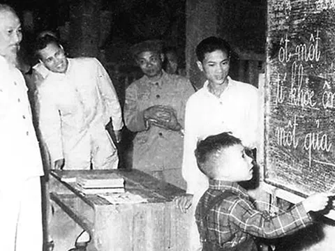 Giữ trọn phẩm chất “người thầy giáo tốt” theo lời Bác Hồ - Định hướng xây dựng đội ngũ nhà giáo thời kỳ mới